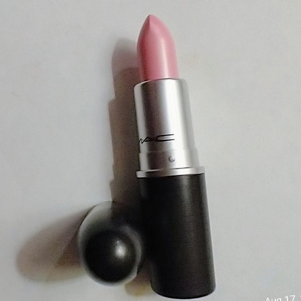 RARE MAC LIPSTICK OUT TO SHOCK NEW IN BOX